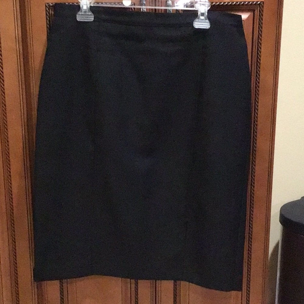 Alfred Dunner women 14 black skirt EUC 100% polyester stretchy waist dressy